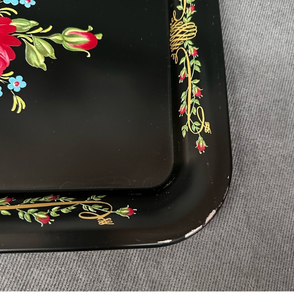 Vintage tole ware black metal tray with red roses floral - Picture 4 of 6